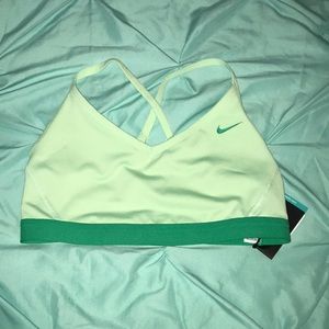 ✨NWT✨ Nike Pro Indy Sportsbra!
